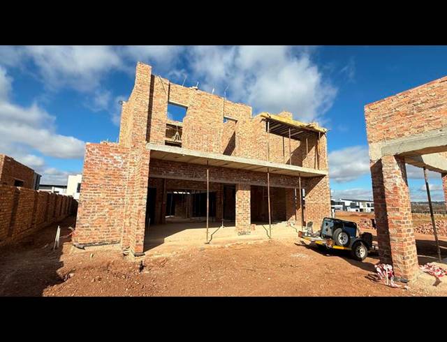 4 BEDROOM HOUSE FOR SALE IN MIDSTREAM HEIGHTS